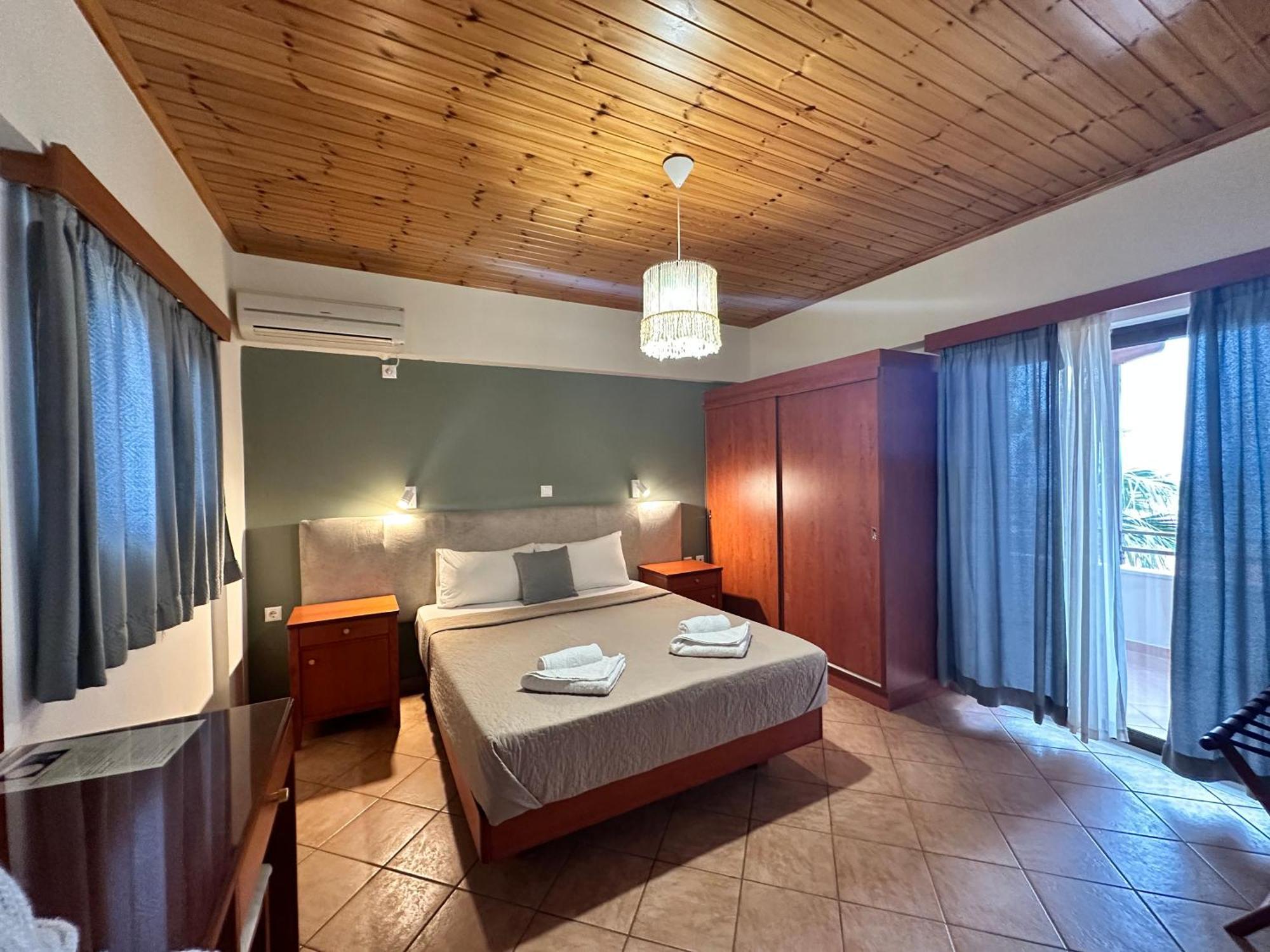 Semiramis Frínion Quarto foto