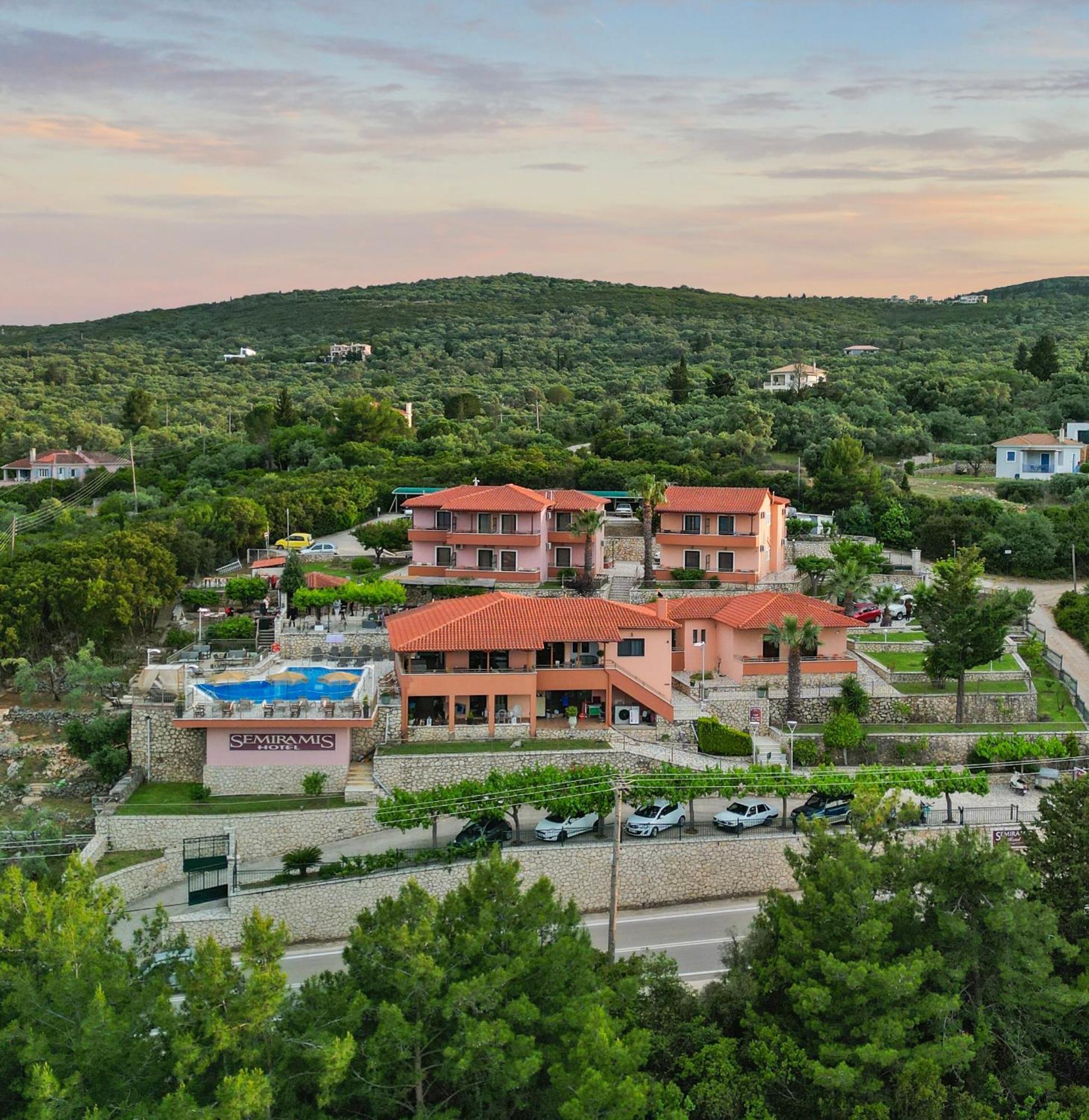 Semiramis Frínion Exterior foto