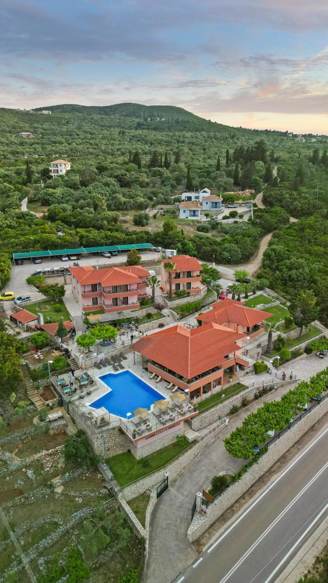 Semiramis Frínion Exterior foto