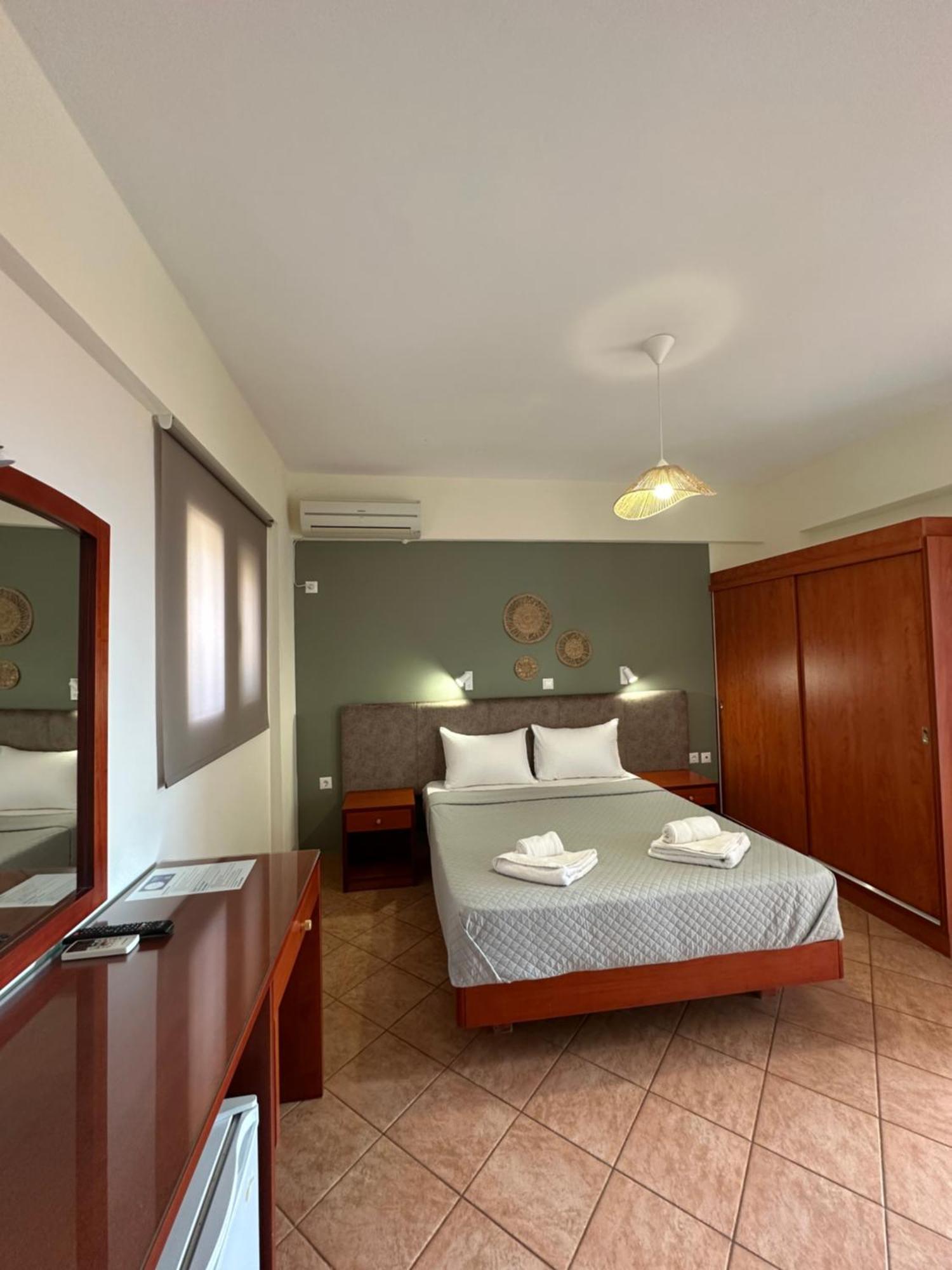 Semiramis Frínion Quarto foto