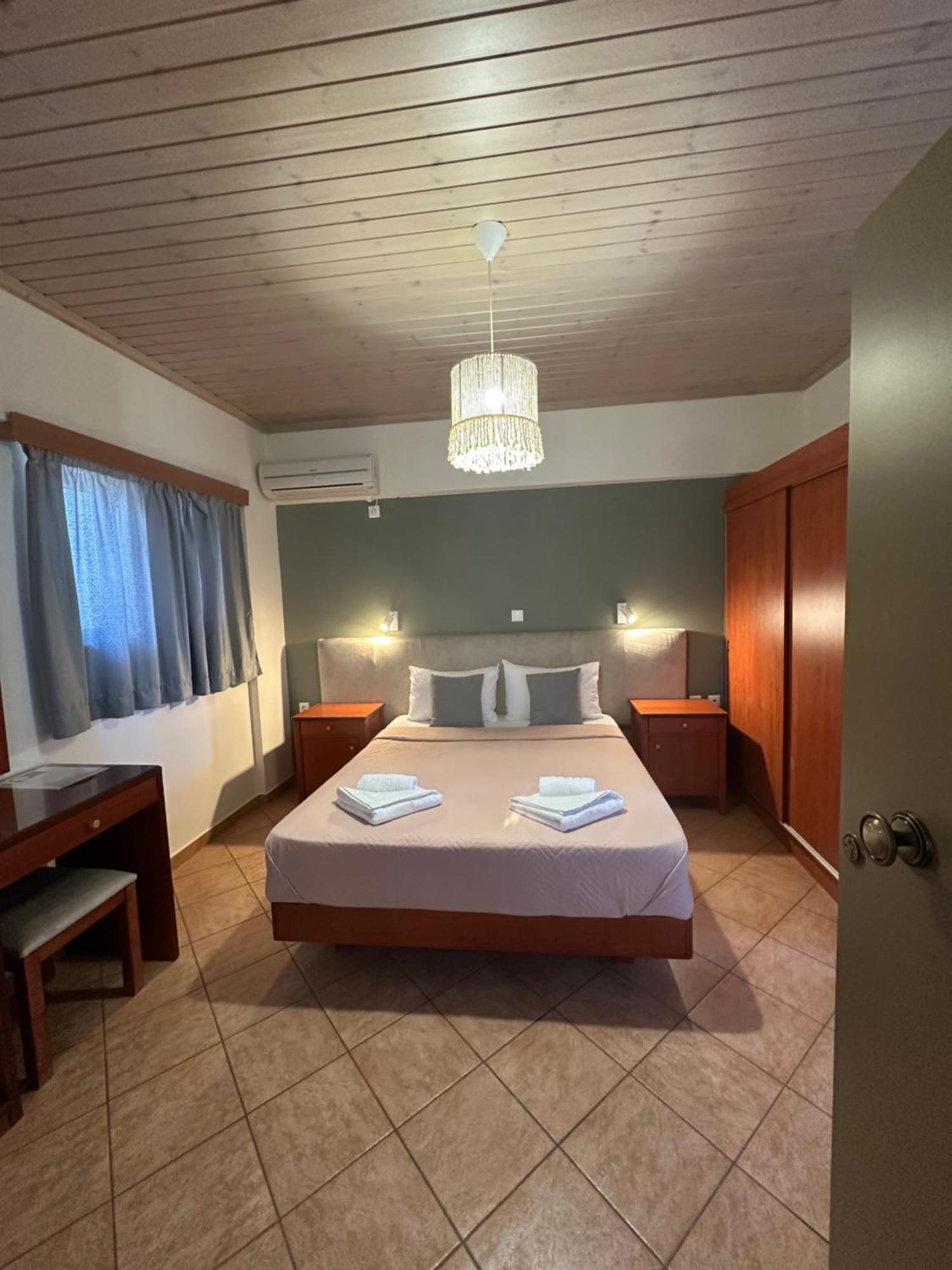 Semiramis Frínion Quarto foto